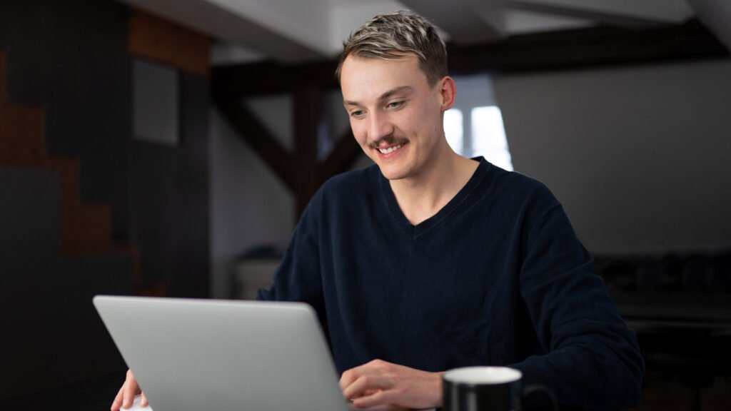 Modernes Webdesign für Bielefeld. Dieses Bild zeigt einen Mitarbeiter