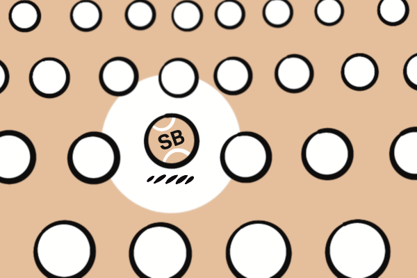 Ein Spitzbub Ball im mehr von unscheinbaren weißen bällen
