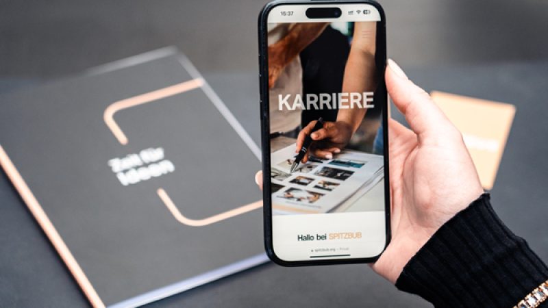 Karriere-Webseite: Wie Sie die eigene Website effektiv zur Mitarbeitergewinnung nutzen. Dieses Bild zeigt ein Handybildschirm.